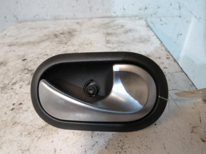 Maniglia interna posteriore destra RENAULT CLIO 3 PHASE 1 Diésel - 1