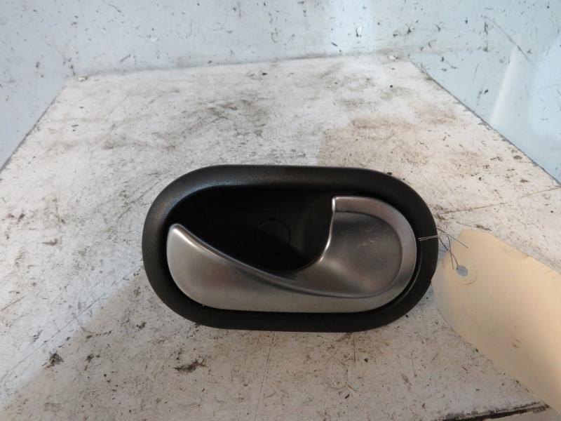 Maniglia interna anteriore destra RENAULT CLIO 3 PHASE 1 Diésel - 1