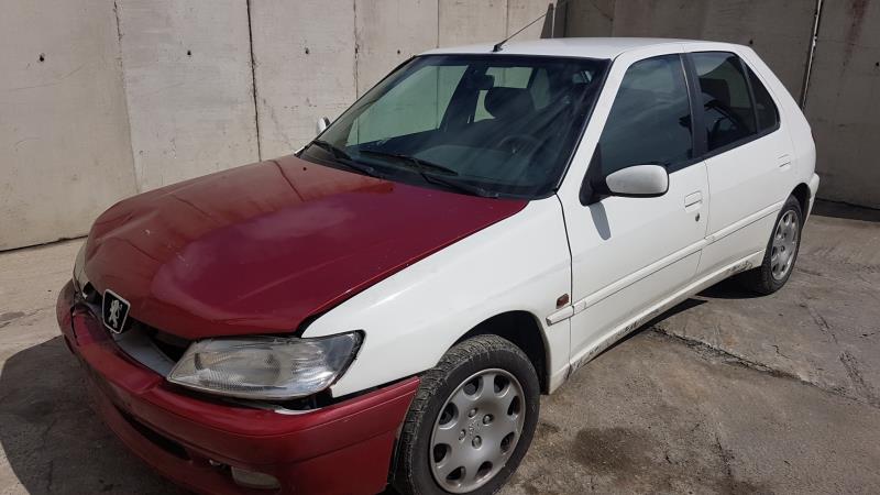 Image Feu arriere principal droit (feux) - PEUGEOT 306