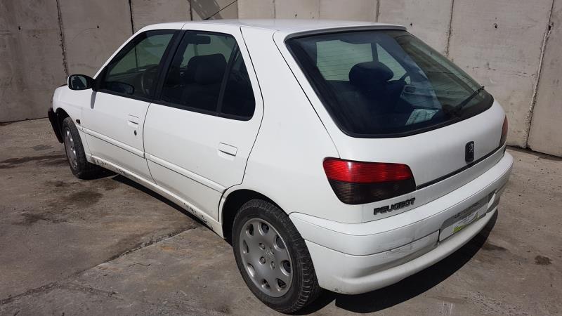 Image Feu arriere principal droit (feux) - PEUGEOT 306