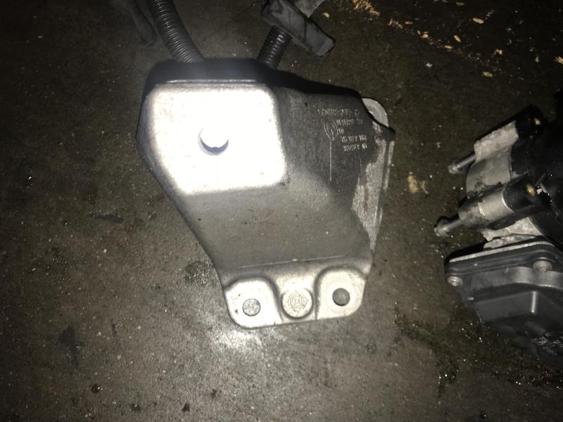 Supporto motore destro BMW SERIE 5 F11 TOURING PHASE 1 BREAK Diésel - 1