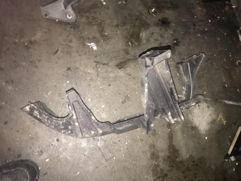 Supporto faro sinistro (lamiera) BMW X3 (E83) PHASE 1  - 1