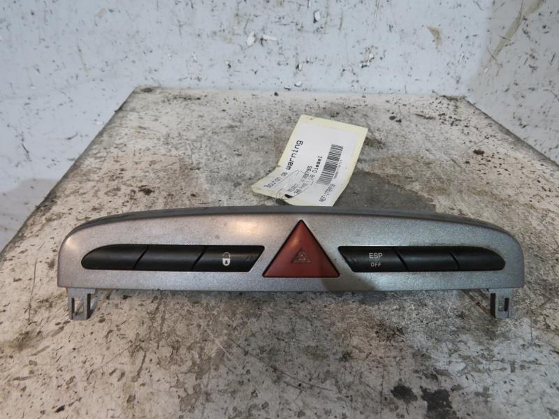 Bouton de warning PEUGEOT 308 1 PHASE 1 Diesel - 1