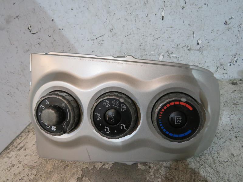 Commande chauffage TOYOTA YARIS 2 PHASE 1 Diesel - 1