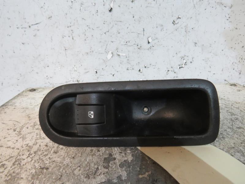 Interruttore lavacristalli posteriore destro RENAULT MEGANE 2 PHASE 1 Diésel - 1