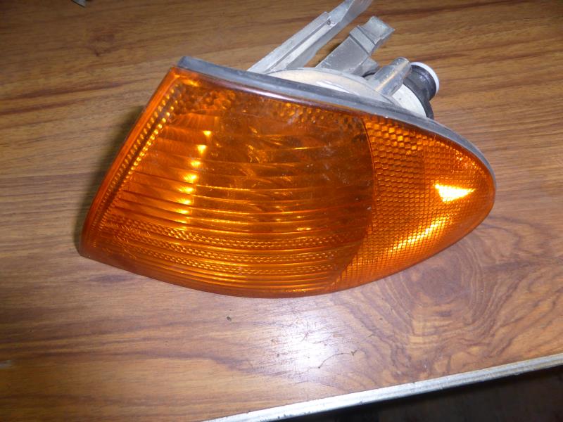Optique avant secondaire gauche (feux)(clignotant) BMW SERIE 3 E46 PHASE 1 Essence - 1