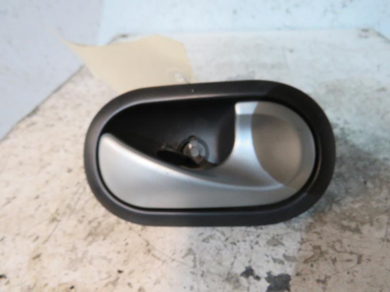 Maniglia interna posteriore destra RENAULT SCENIC 2 PHASE 1 Diésel - 1