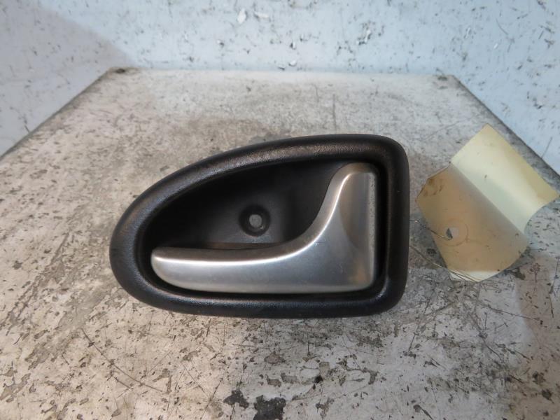 Maniglia interna posteriore destra RENAULT CLIO 2 PHASE 2 Diésel - 1
