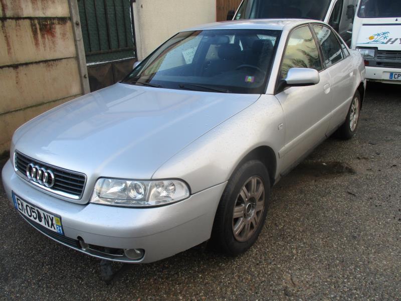 Fendinebbia sinistro (luce) AUDI A4 1 PHASE 2 Diésel - 1
