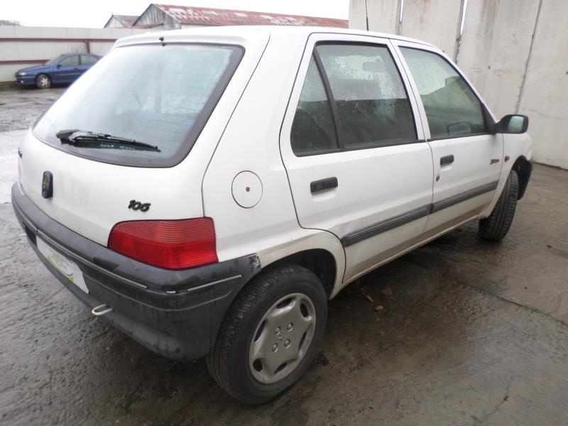 Image Feu arriere principal gauche (feux) - PEUGEOT 106