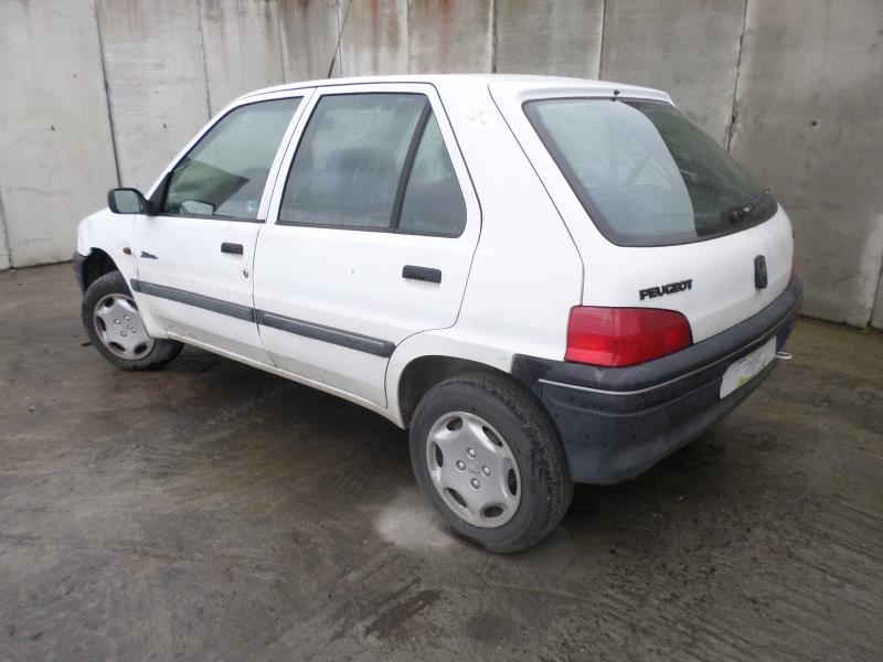 Image Feu arriere principal gauche (feux) - PEUGEOT 106