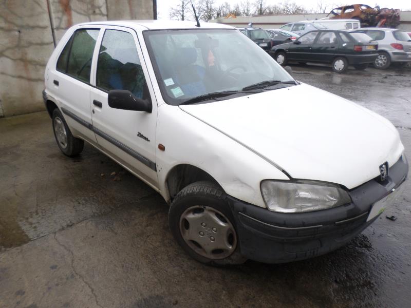 Image Feu arriere principal gauche (feux) - PEUGEOT 106