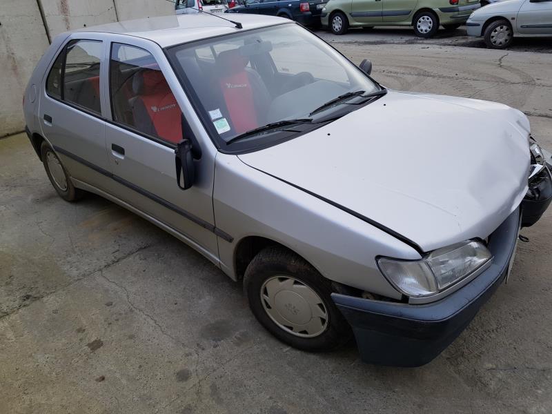 Image Feu arriere principal droit (feux) - PEUGEOT 306