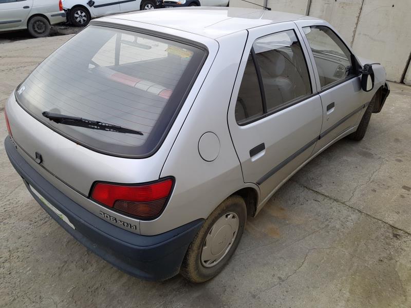 Image Feu arriere principal droit (feux) - PEUGEOT 306