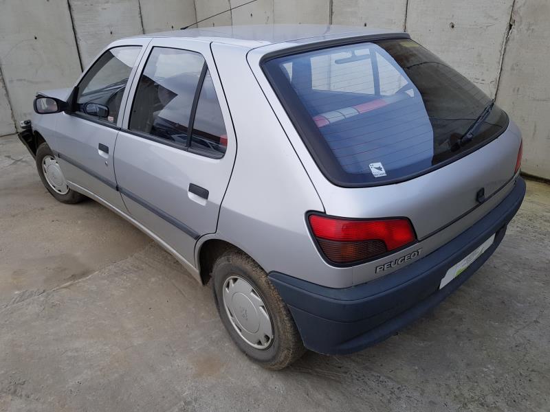 Image Feu arriere principal droit (feux) - PEUGEOT 306