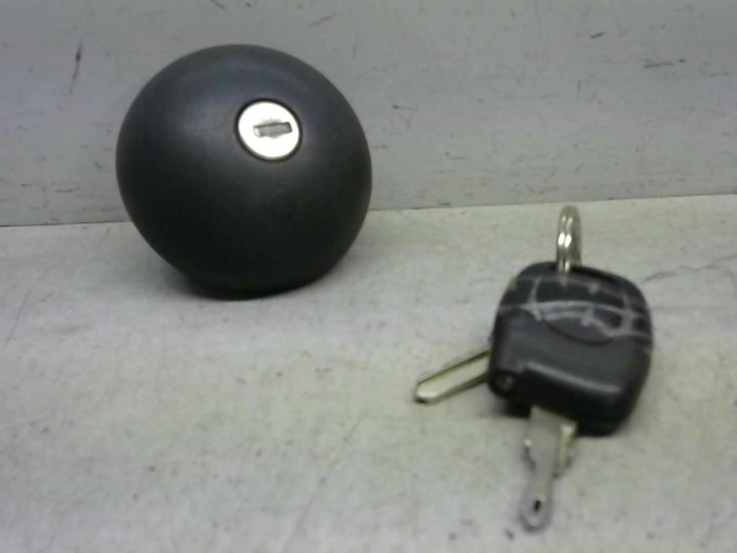 Bouchon de carburant RENAULT CLIO 2 PHASE 1 Essence - 1