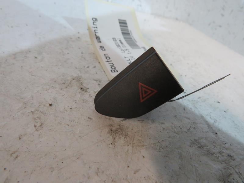 Bouton de warning RENAULT CLIO 4 PHASE 1 BREAK Diesel - 1