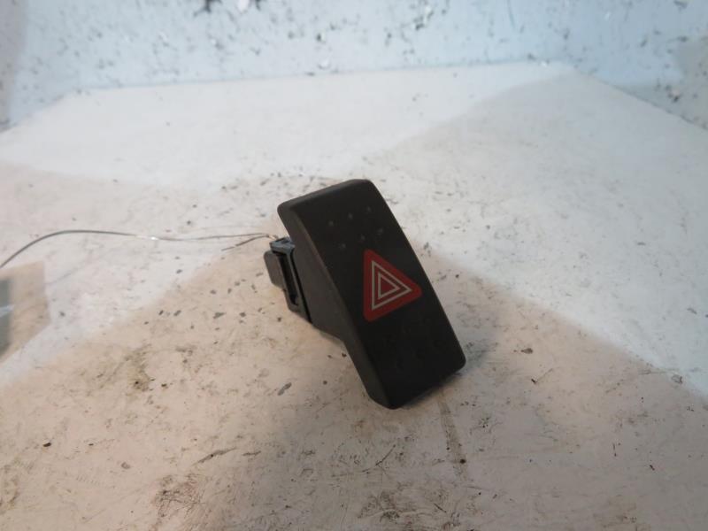 Bouton de warning SUZUKI SWIFT 3 Diesel - 1