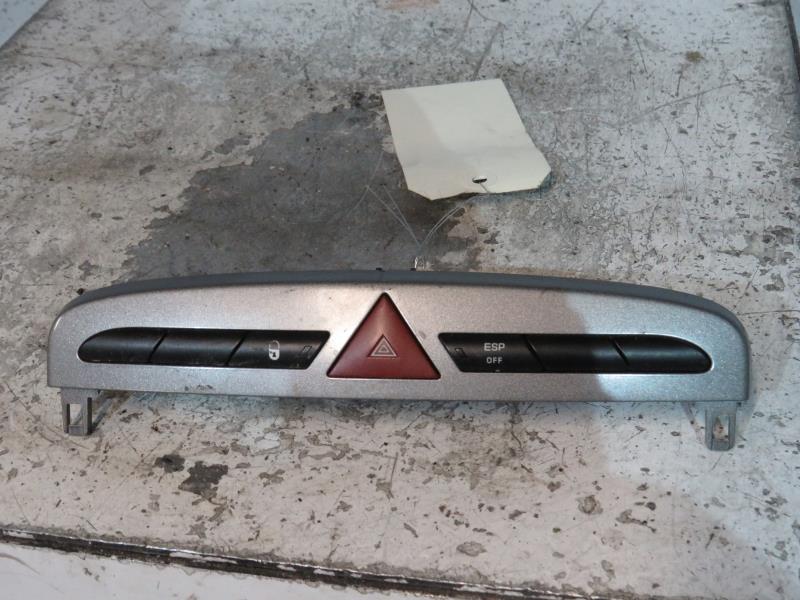 Bouton de warning PEUGEOT 308 1 PHASE 1 Diesel - 1