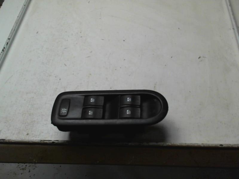 Interrupteur de leve vitre RENAULT MEGANE 2 PHASE 1 Essence - 1