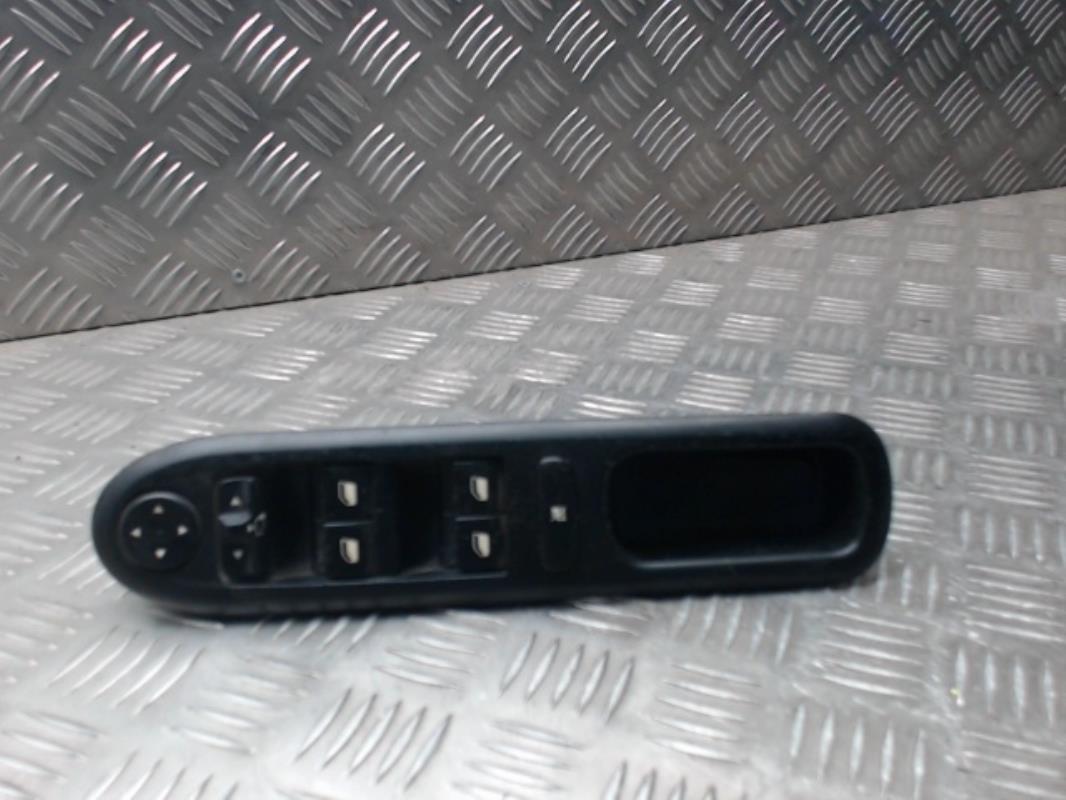 Interruttore lavacristalli anteriore sinistro PEUGEOT 407 PHASE 1 BREAK Diésel - 1