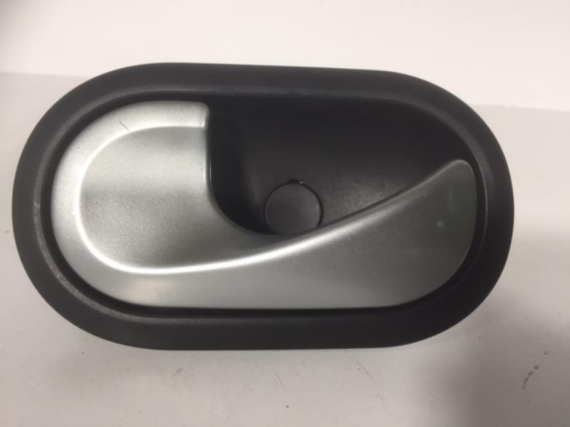 Poignee interieur avant gauche RENAULT CLIO 3 PHASE 2 BREAK Diesel - 1