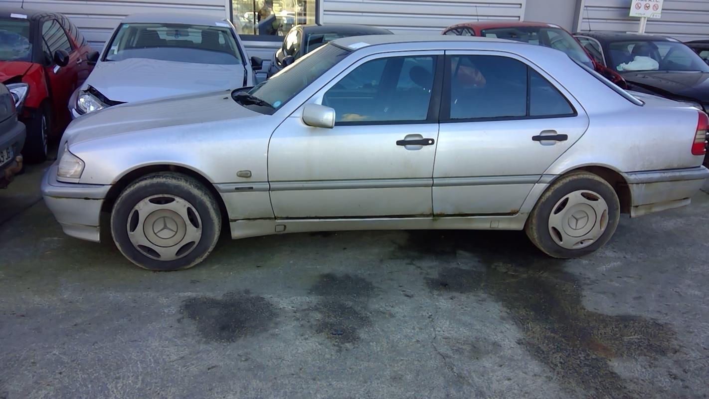 Image Feu arriere principal droit (feux) - MERCEDES CLASSE C 202