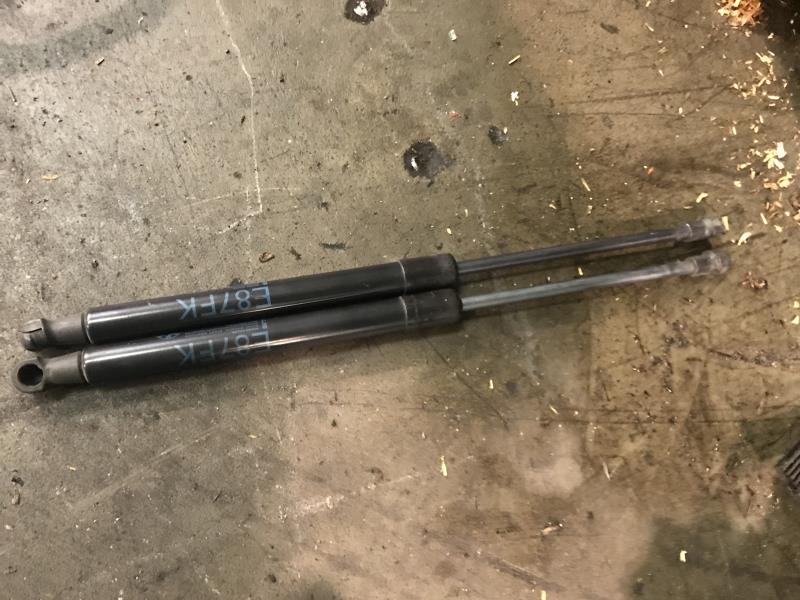 Verin de capot BMW SERIE 1 E87 PHASE 2  - 1