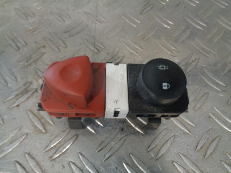 Bouton de warning RENAULT SCENIC 2 PHASE 1 Diesel - 1