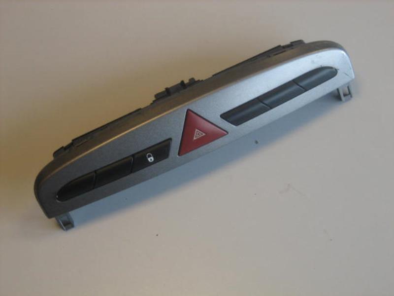 Bouton de warning PEUGEOT 308 1 PHASE 1 Diesel - 1