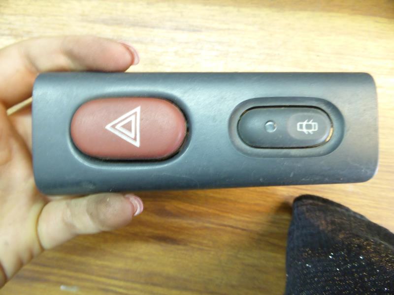 Bouton de warning RENAULT LAGUNA 1  - 1