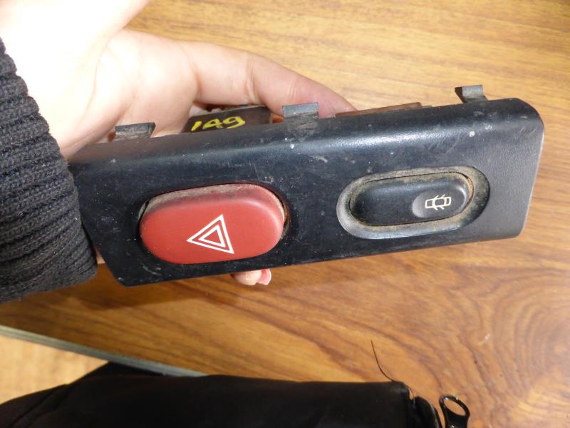 Bouton de warning RENAULT LAGUNA 1  - 1
