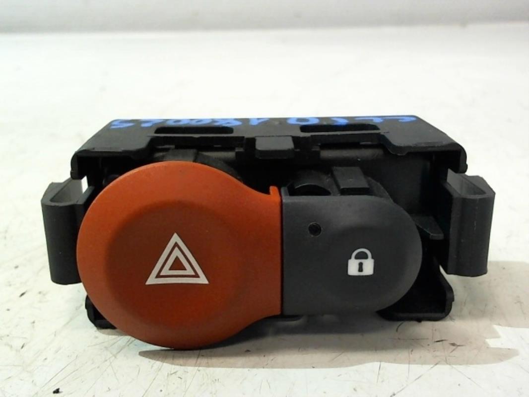 Bouton de warning RENAULT CLIO 3 PHASE 1 Essence - 1