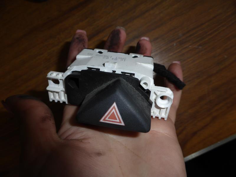 Bouton de warning FORD FOCUS 1 BREAK Diesel - 1