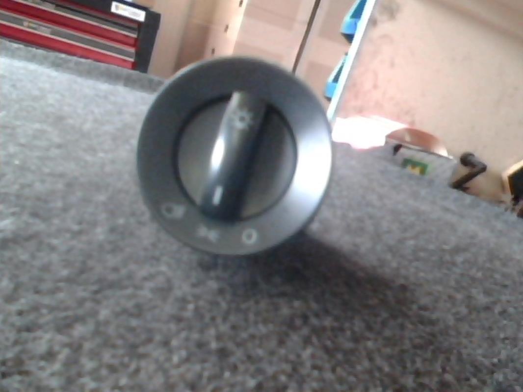 Commande de phare VOLKSWAGEN POLO 4 PHASE 1 Diesel - 1