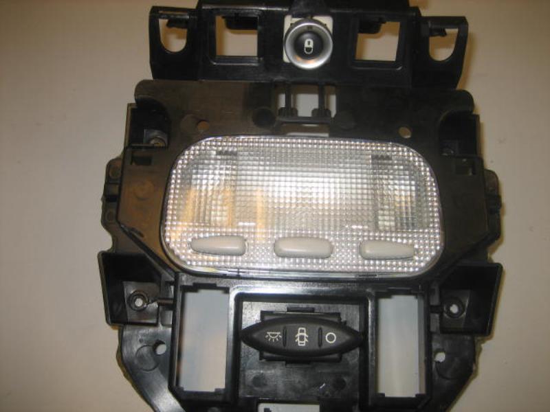 Eclairage de plafonnier PEUGEOT 807 Diesel - 1