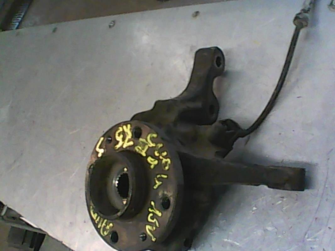Fusee avant gauche RENAULT CLIO 2 PHASE 2 Essence - 1