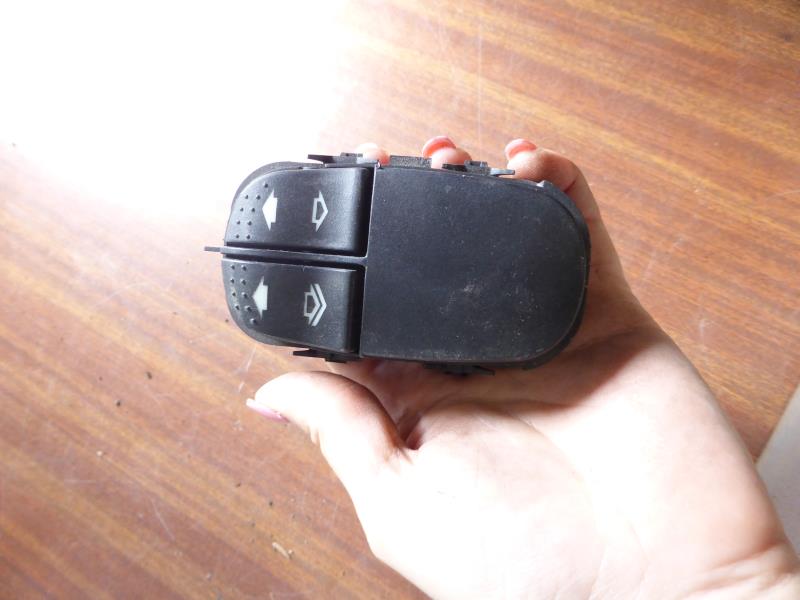 Interrupteur de leve vitre FORD FOCUS 1 BREAK Diesel - 1