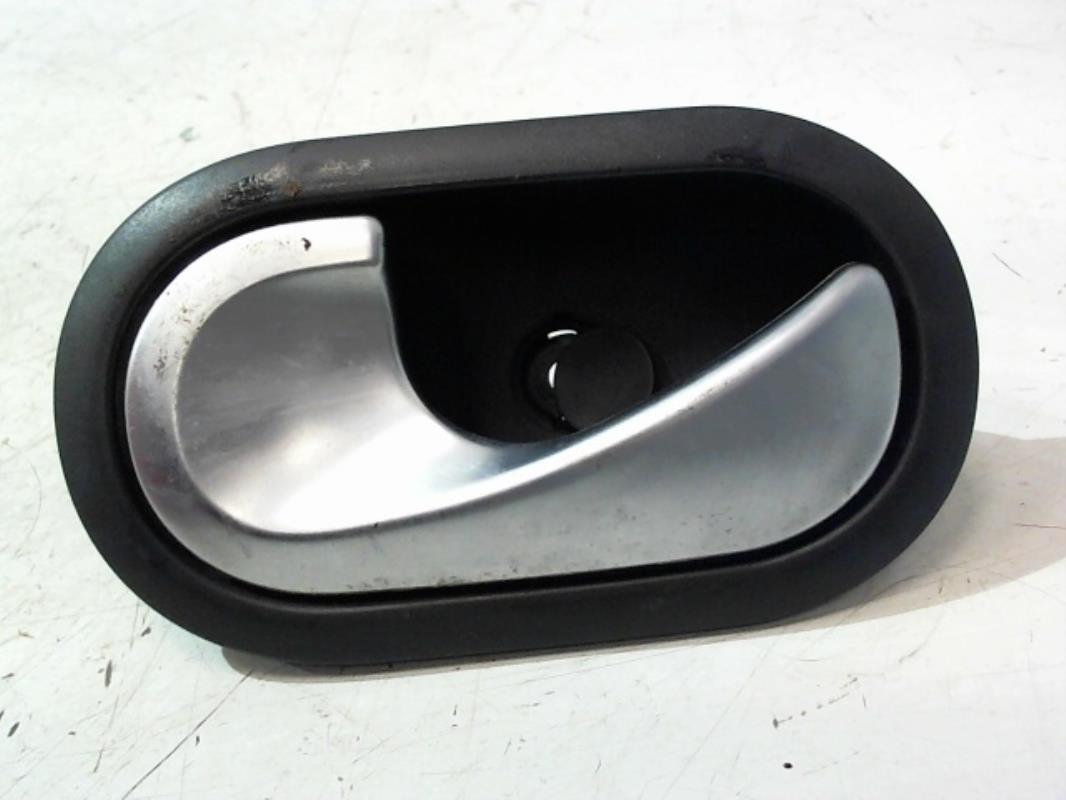 Poignee interieur avant gauche RENAULT CLIO 3 PHASE 1 Essence - 1