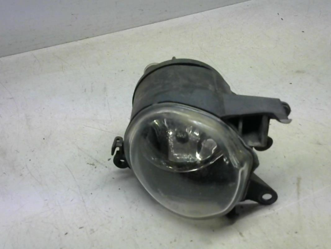 Anti brouillard droit (feux) AUDI A4 1 AVANT PHASE 2 BREAK Diesel - 1