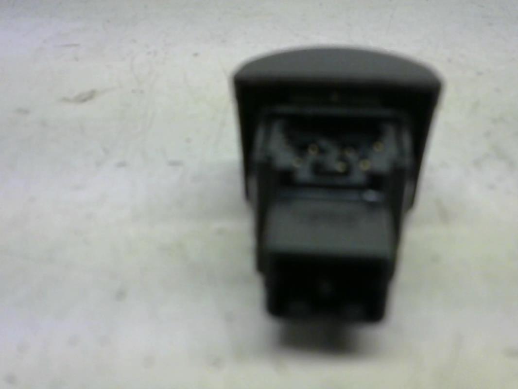 Bouton de warning NISSAN MICRA 3 PHASE 2 Essence - 1
