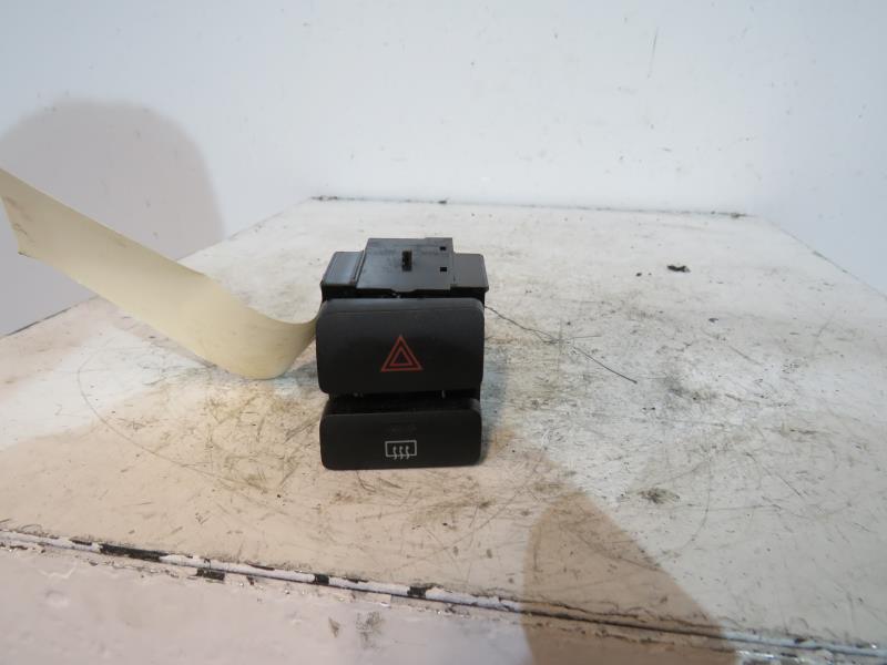 Bouton de warning TOYOTA COROLLA 10 PHASE 1 Essence - 1