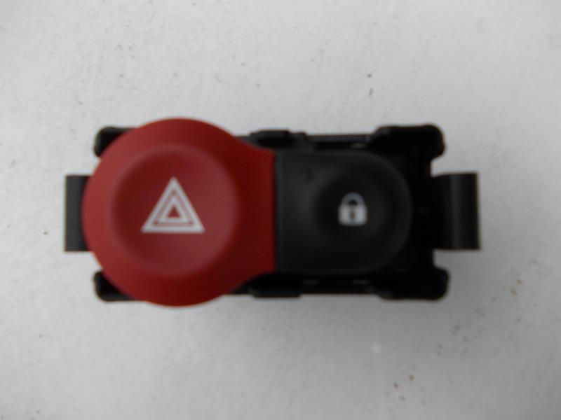Bouton de warning RENAULT CLIO 3 PHASE 1 Diesel - 1
