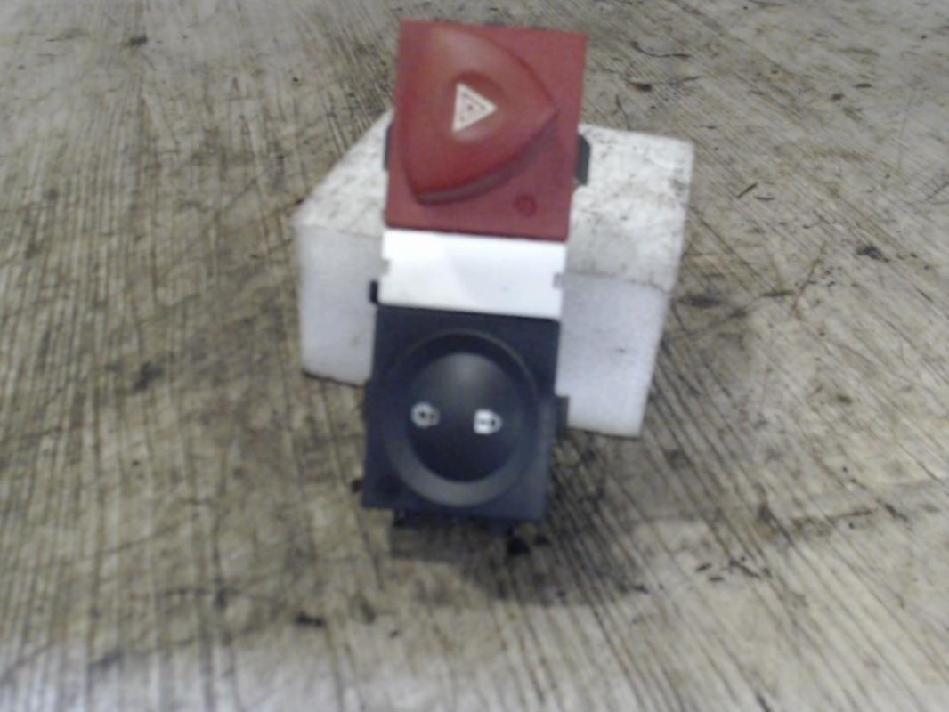 Bouton de warning RENAULT MEGANE 2 PHASE 1 BREAK Diesel - 1