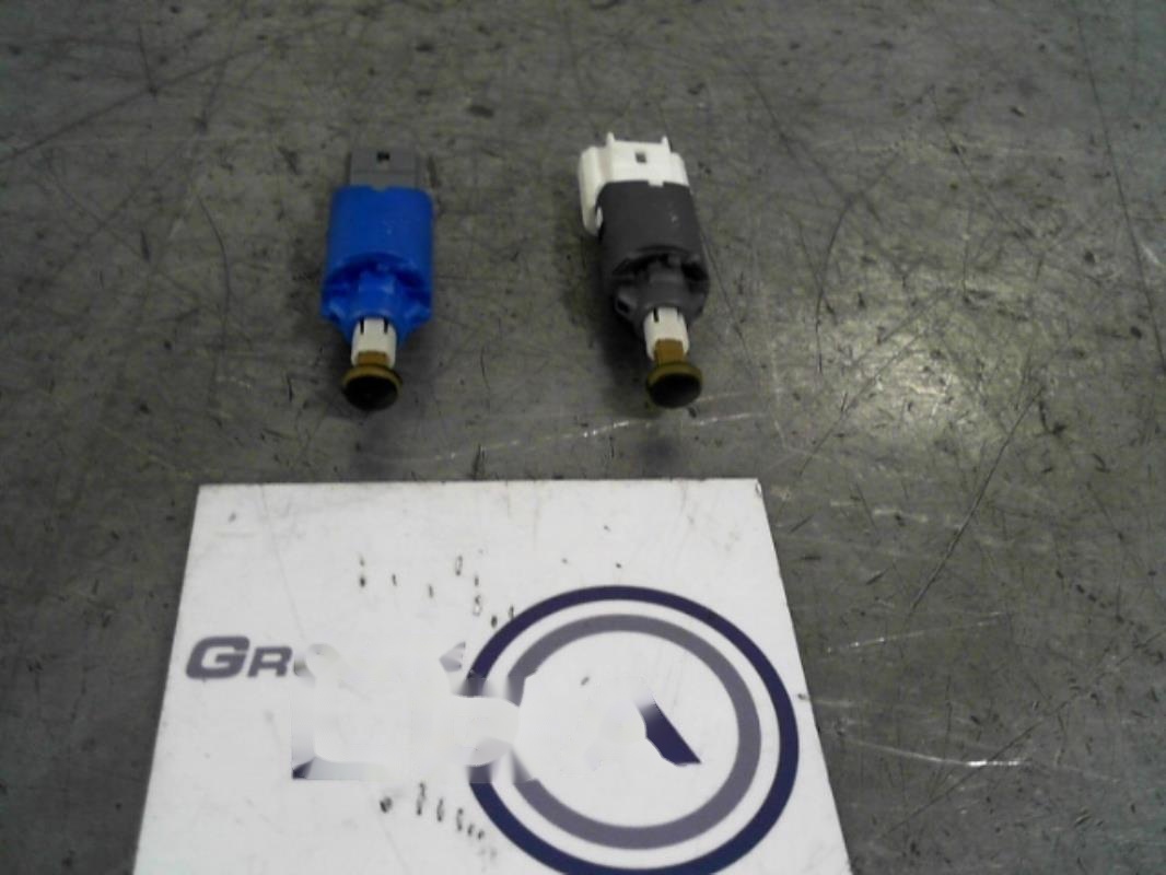 Contacteur feu stop RENAULT KANGOO 2 PHASE 1 Diesel - 1