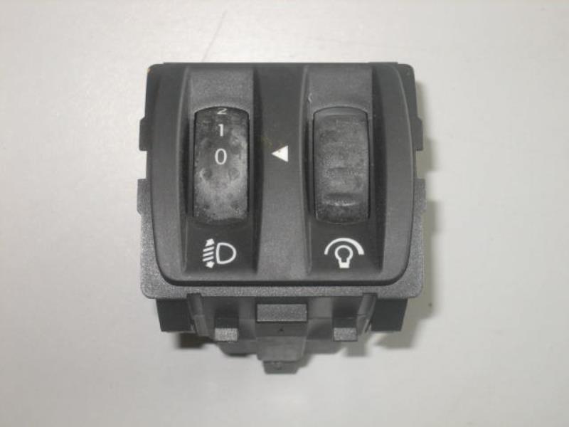 Botón/Interruptor RENAULT CLIO 3 PHASE 1 Diésel - 1