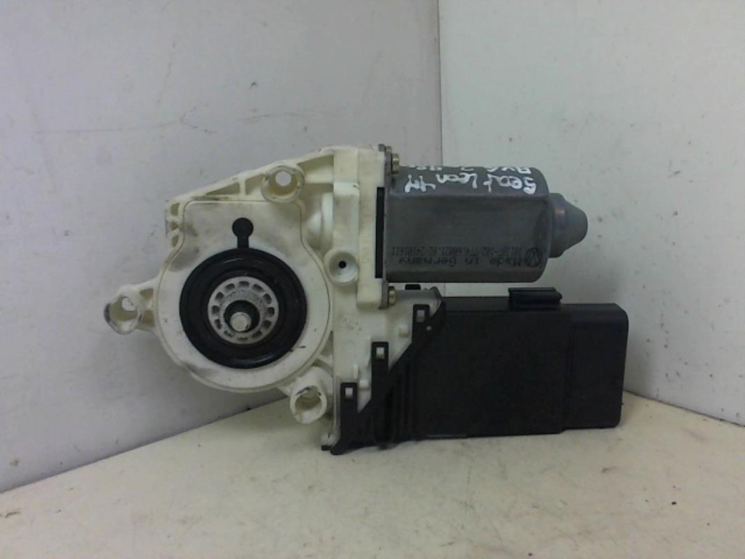 Motore tergicristallo anteriore sinistro SEAT LEON 1 Gasolina - 1