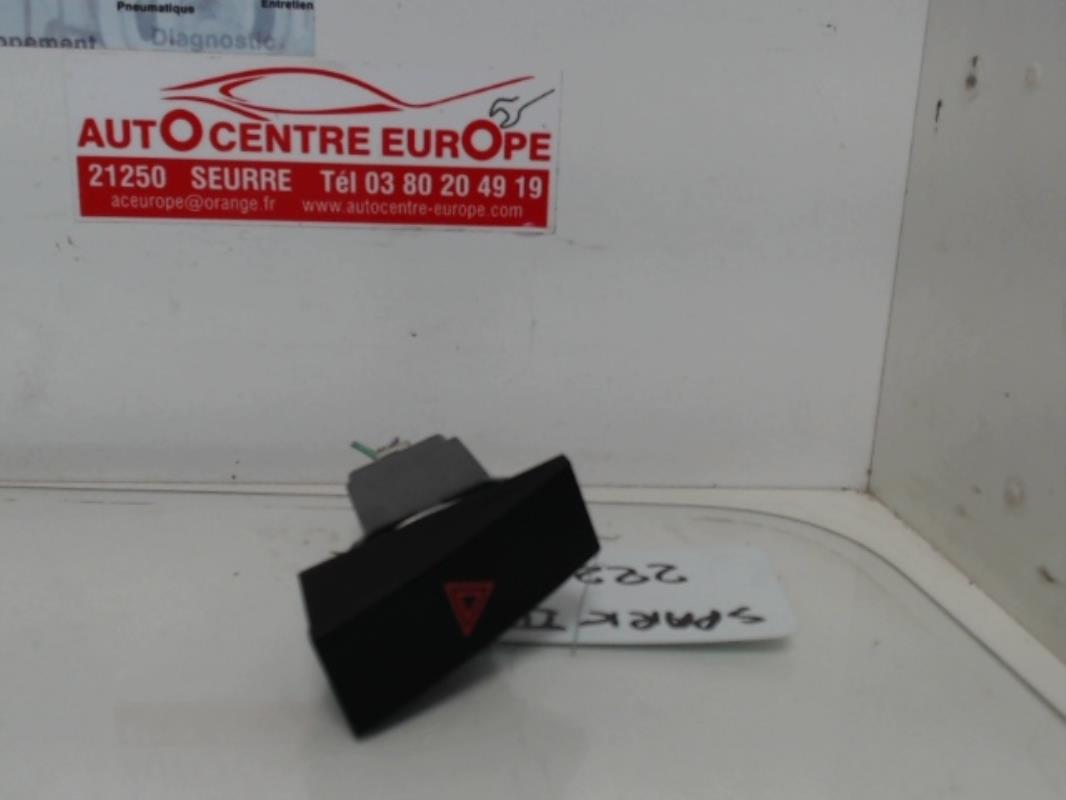 Bouton de warning CHEVROLET SPARK PHASE 2 Essence - 1