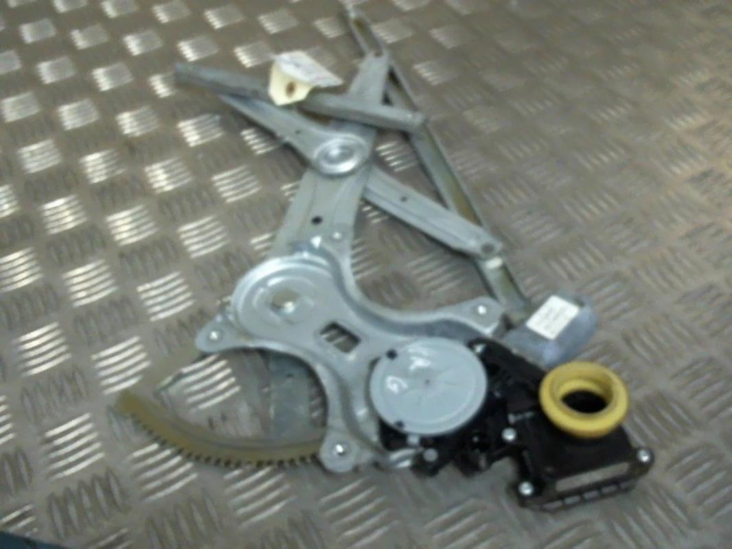 Alzacristalli elettrico posteriore sinistro TOYOTA COROLLA VERSO 2 PHASE 1 Diésel - 1