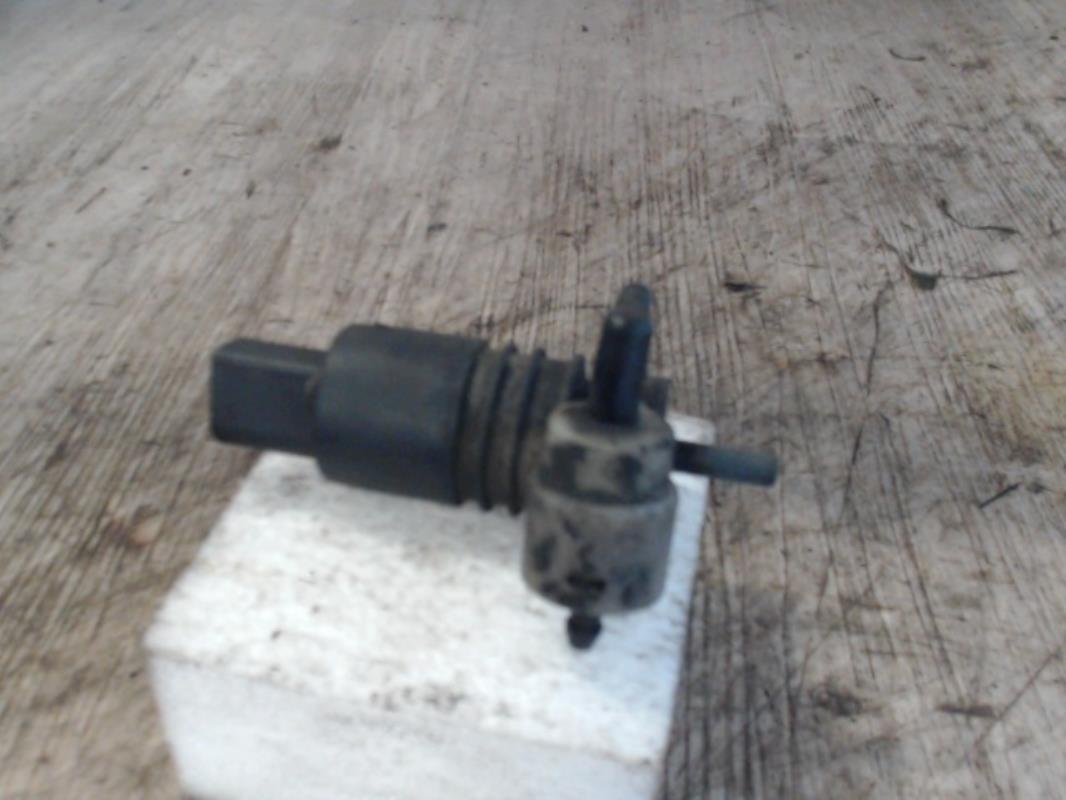 Pompe lave glace avant AUDI A4 2 AVANT PHASE 1 BREAK Diesel - 1